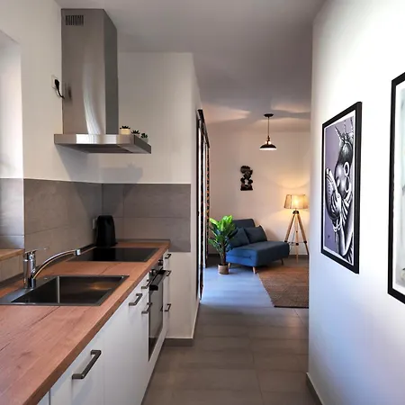 公寓 Mawulo - Stadtwohnung Im Zentrum Mit Balkon *